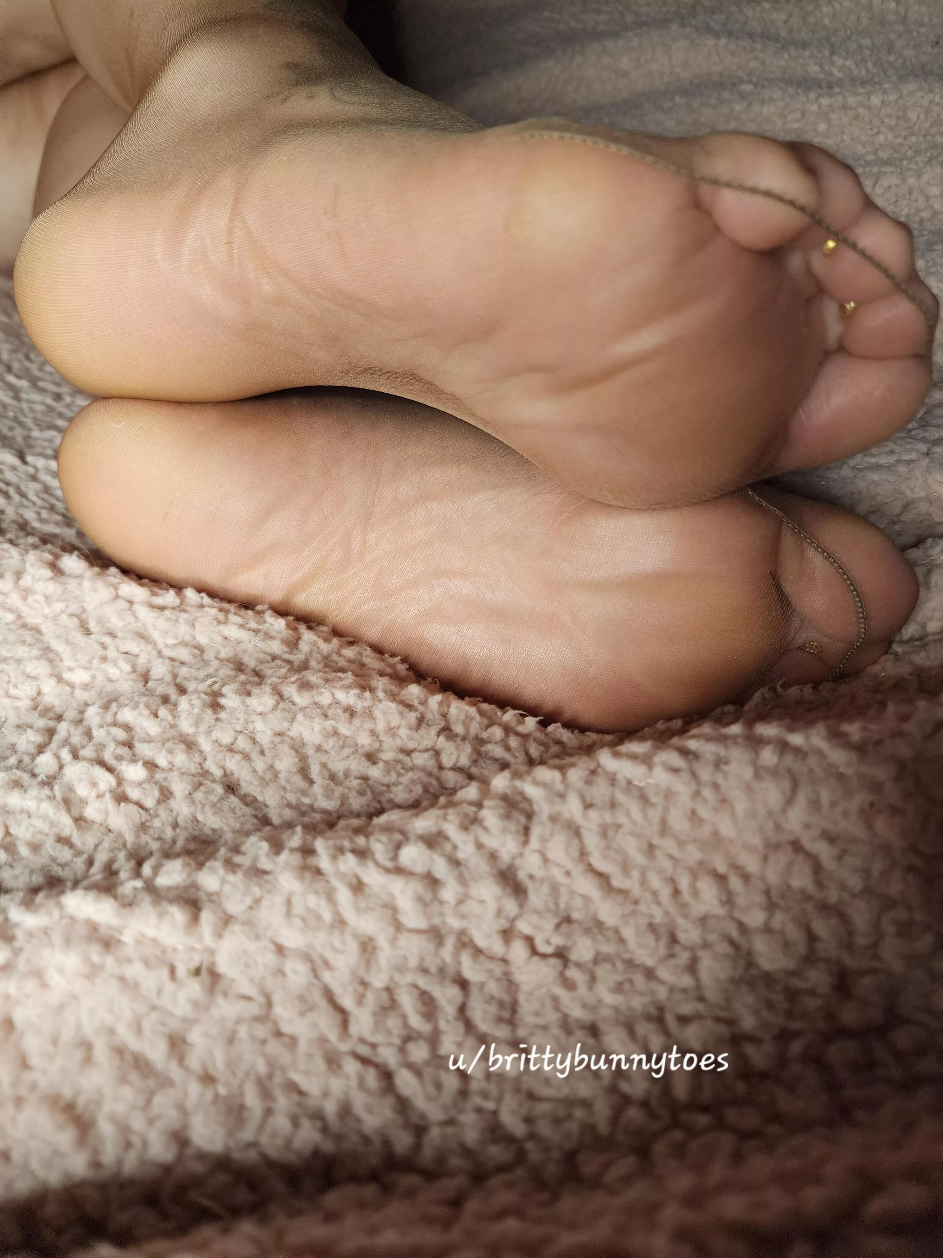 Tell me how you'd enjoy my nylon soles 😈💖🐰💖