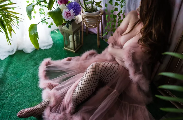 TGIF! Lets stay in & cuddle! Make this MILF yours!