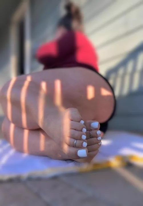 Wanna suck on my mom's white toes...
