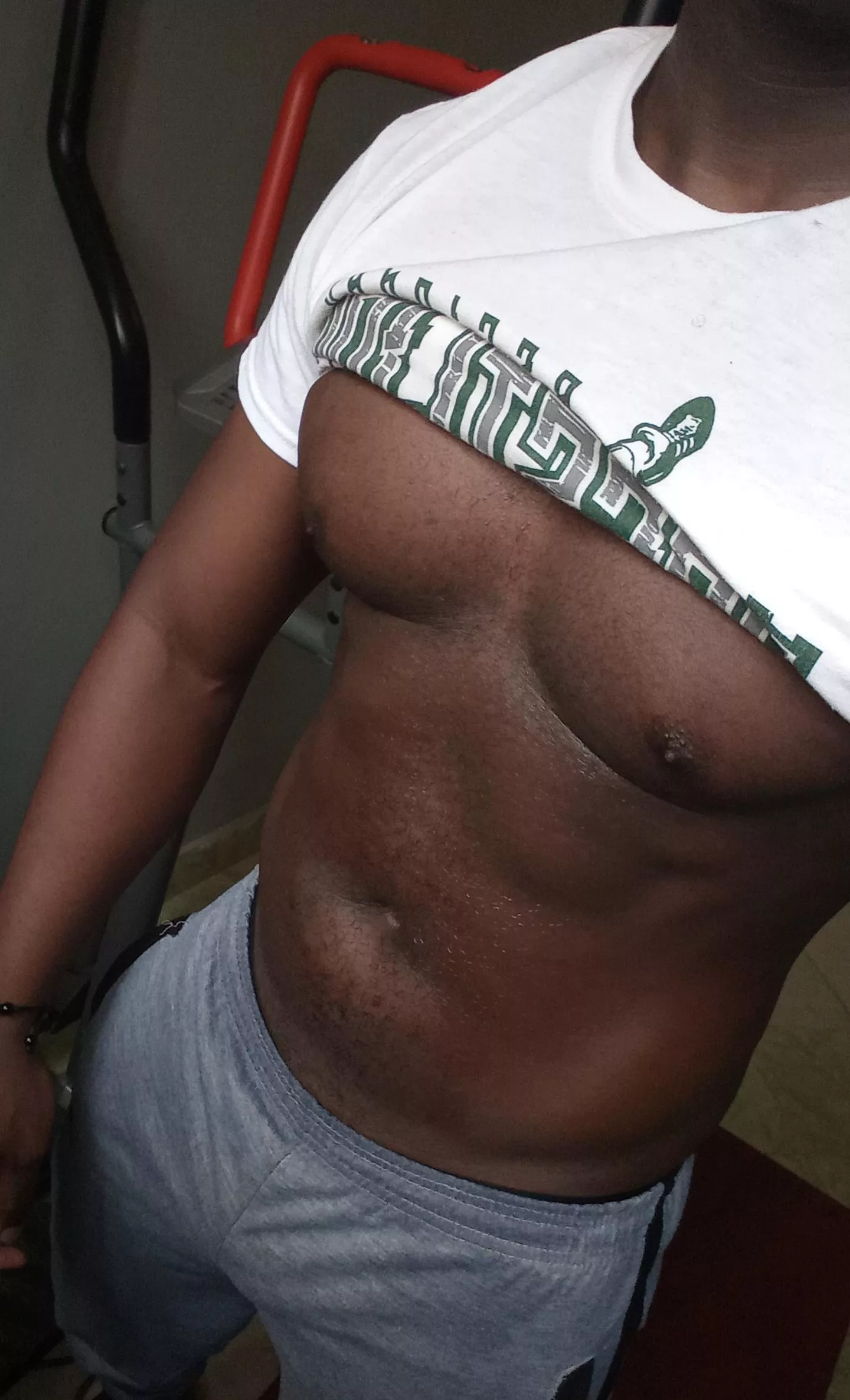 Who's coming to help me ?