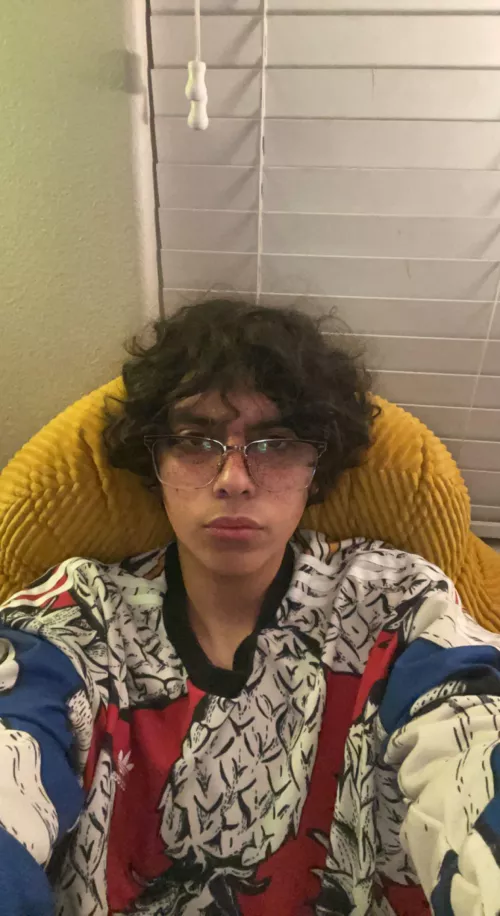 18, massive cocks add me @oliverc1522