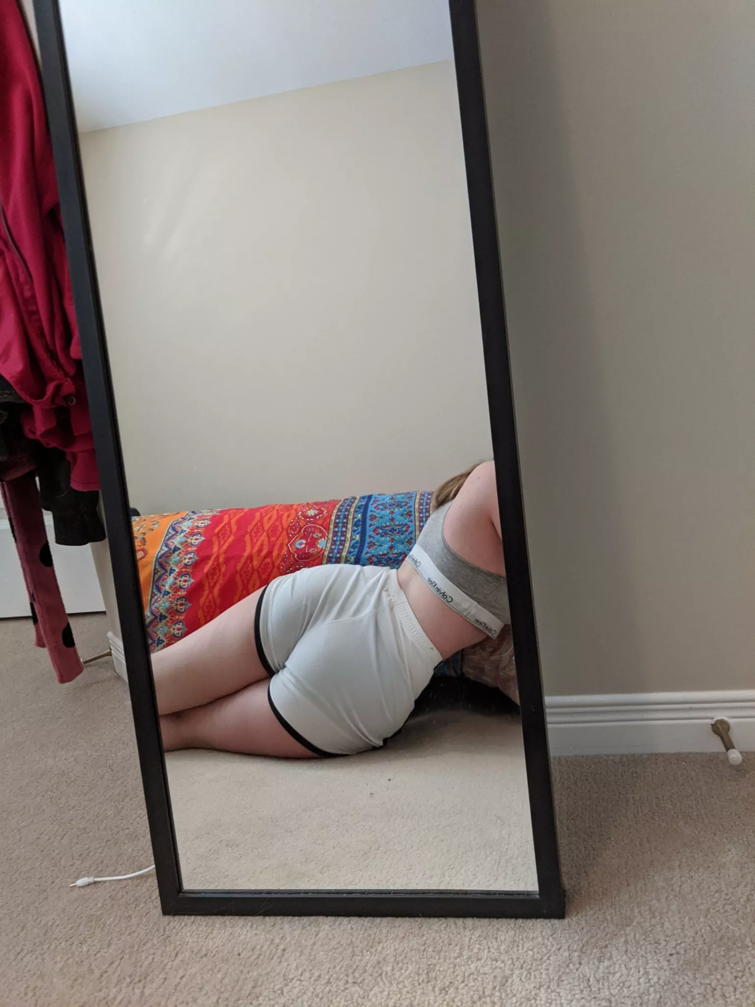 [18F] I like how my legs look in this photo..