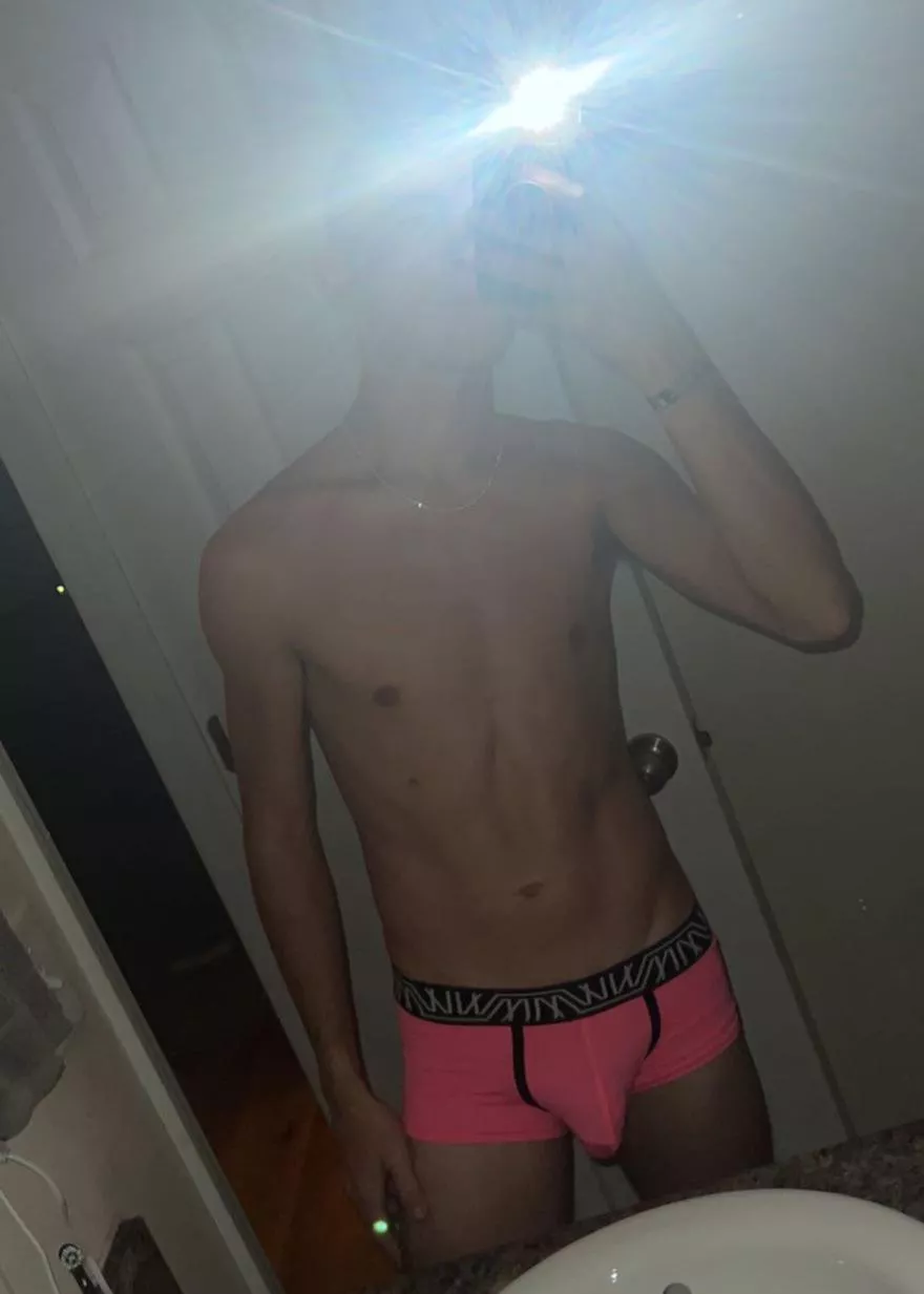 20 m USA looking for DL hot guys to jerk off with, add me Triston5746