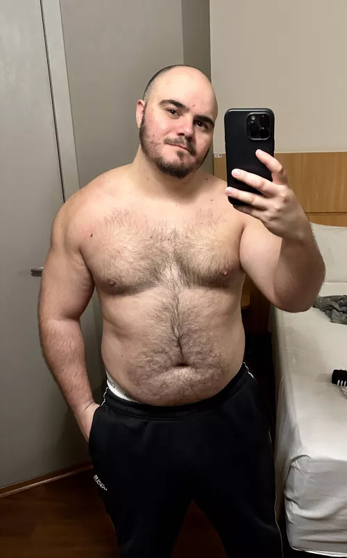 31, Brazilian. It‘s my cake day. 🥳