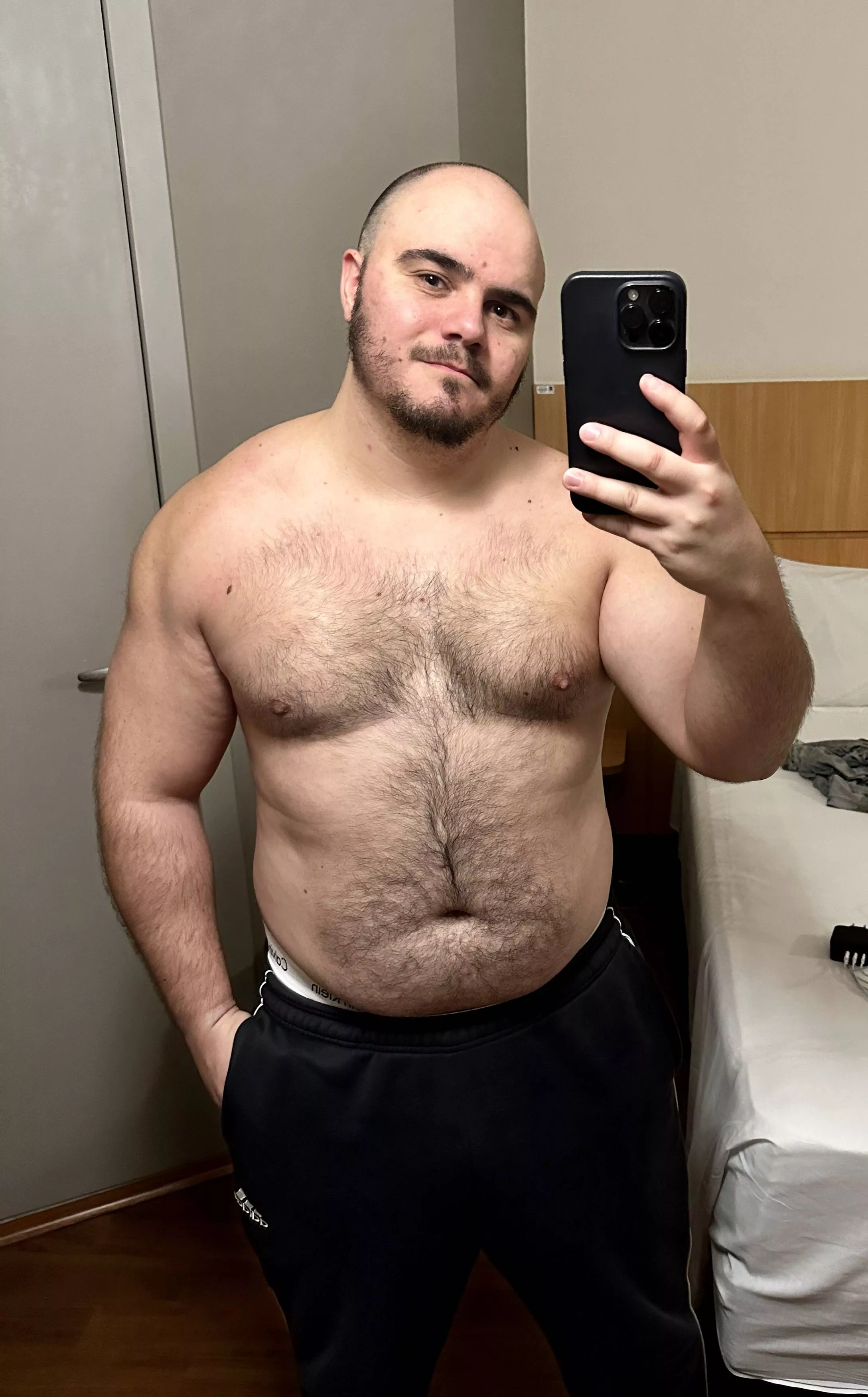 31, Brazilian. It‘s my cake day. 🥳