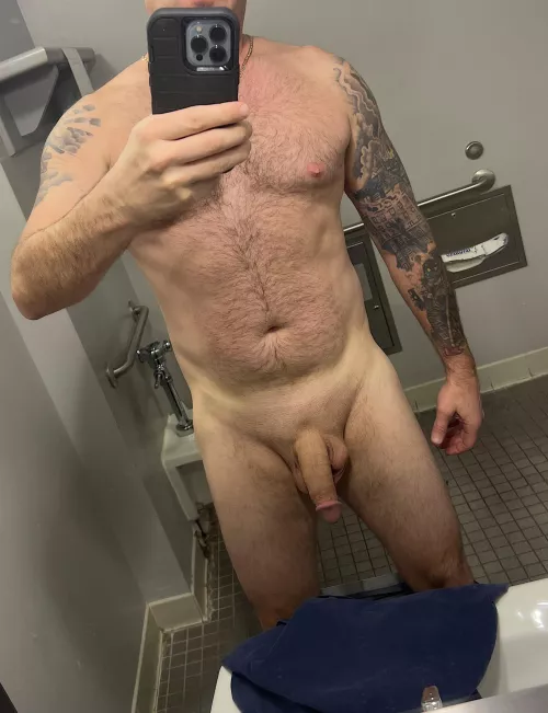 [40] need a thick milf.😋