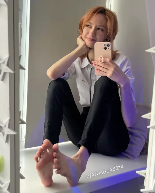 Classic look, bare feet