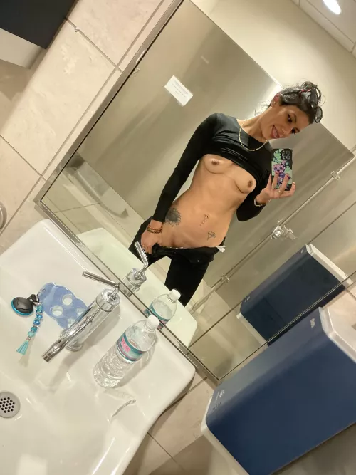 [F] someone walked in on me right after I took this 🙈