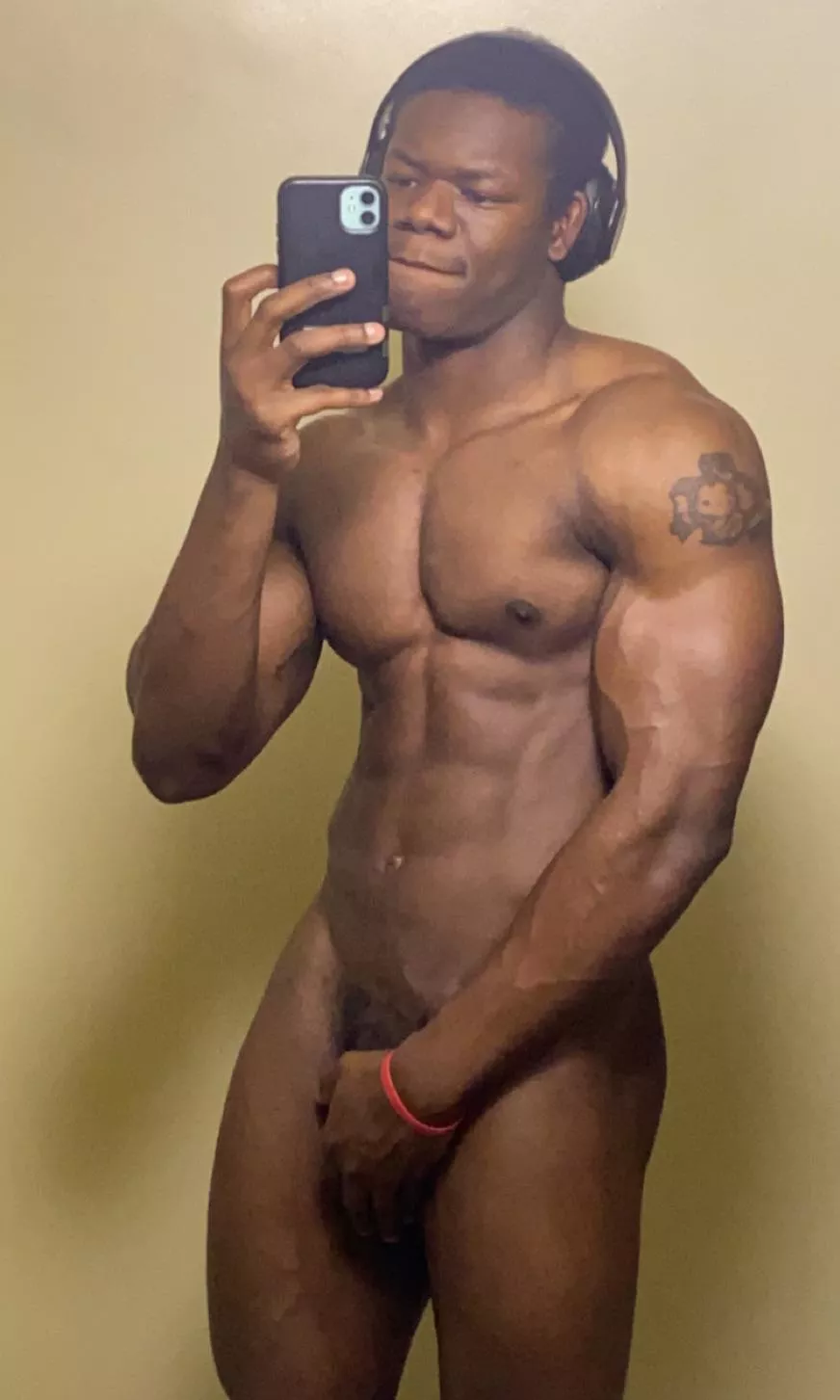 Flexed abs 😈💪🏾