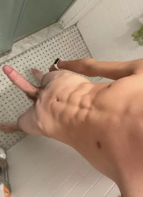 Hung 19 love to compare. HMU if u wanna show me ur big cock. Gstils10