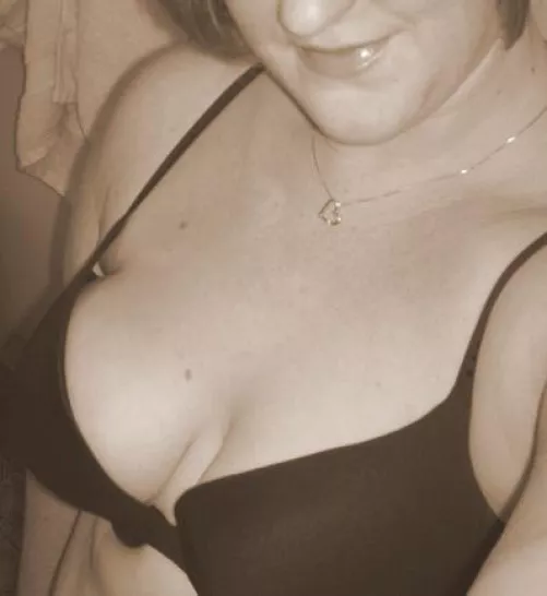 I'll be your wifey this weekend... 😊❤️💋