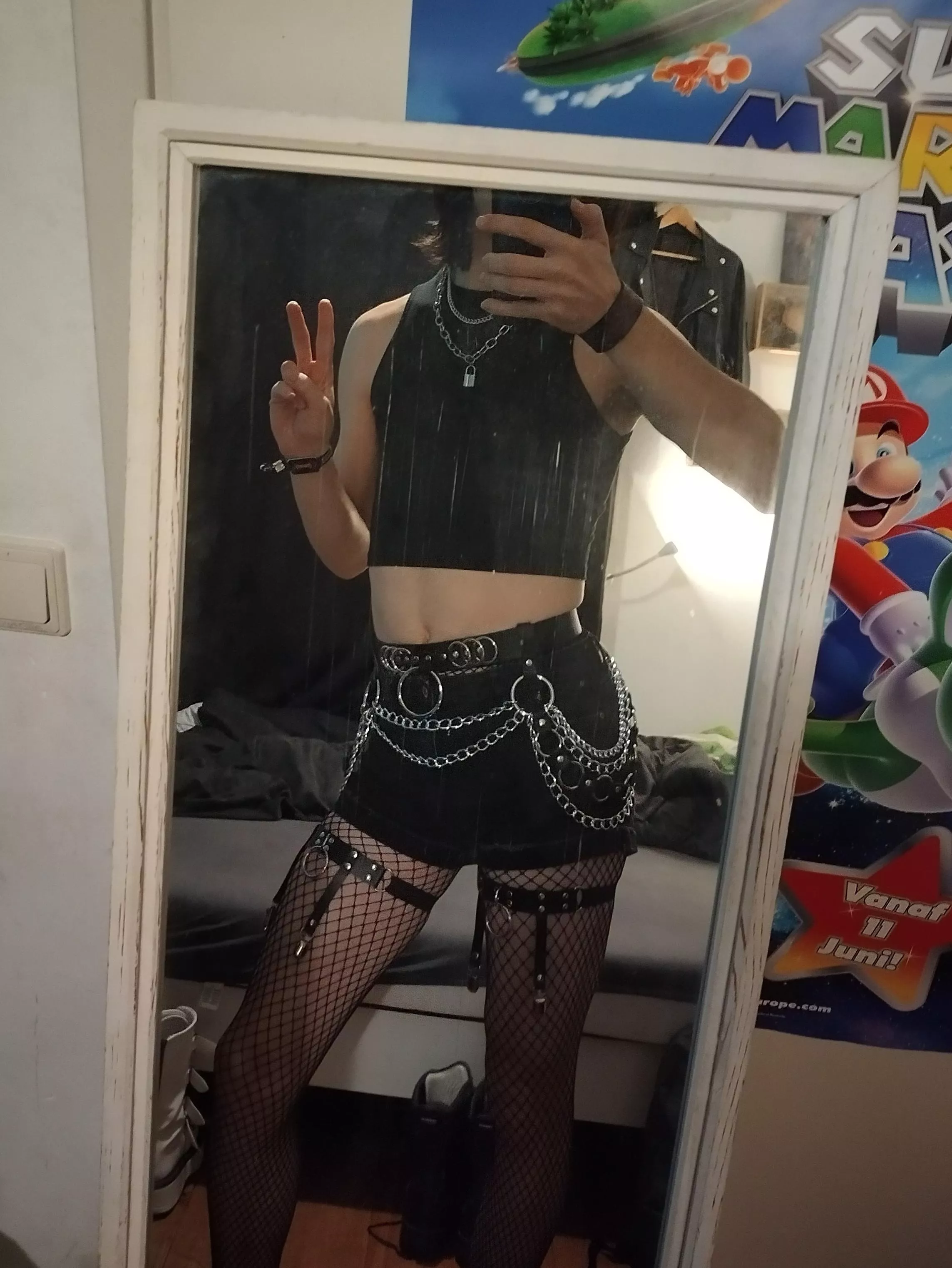 I'm new here, can someone show me around? :)