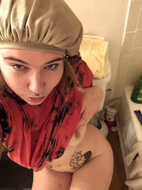 Imagining me Pee bouncing off your slutty face X (: 19f