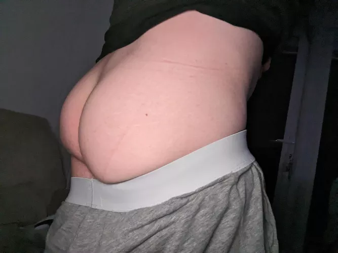 My girlfriend doesn't know I'm posting this