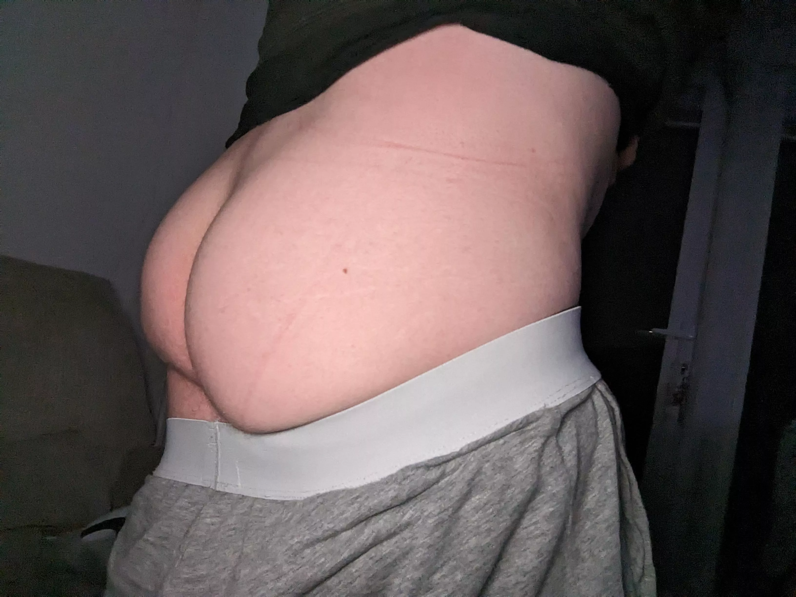 My girlfriend doesn't know I'm posting this