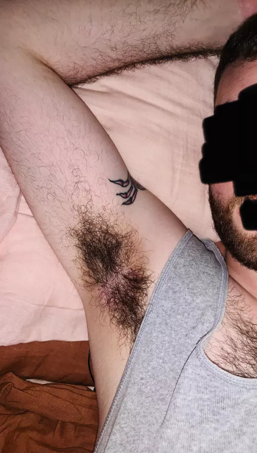 Post run sweaty pits 👅