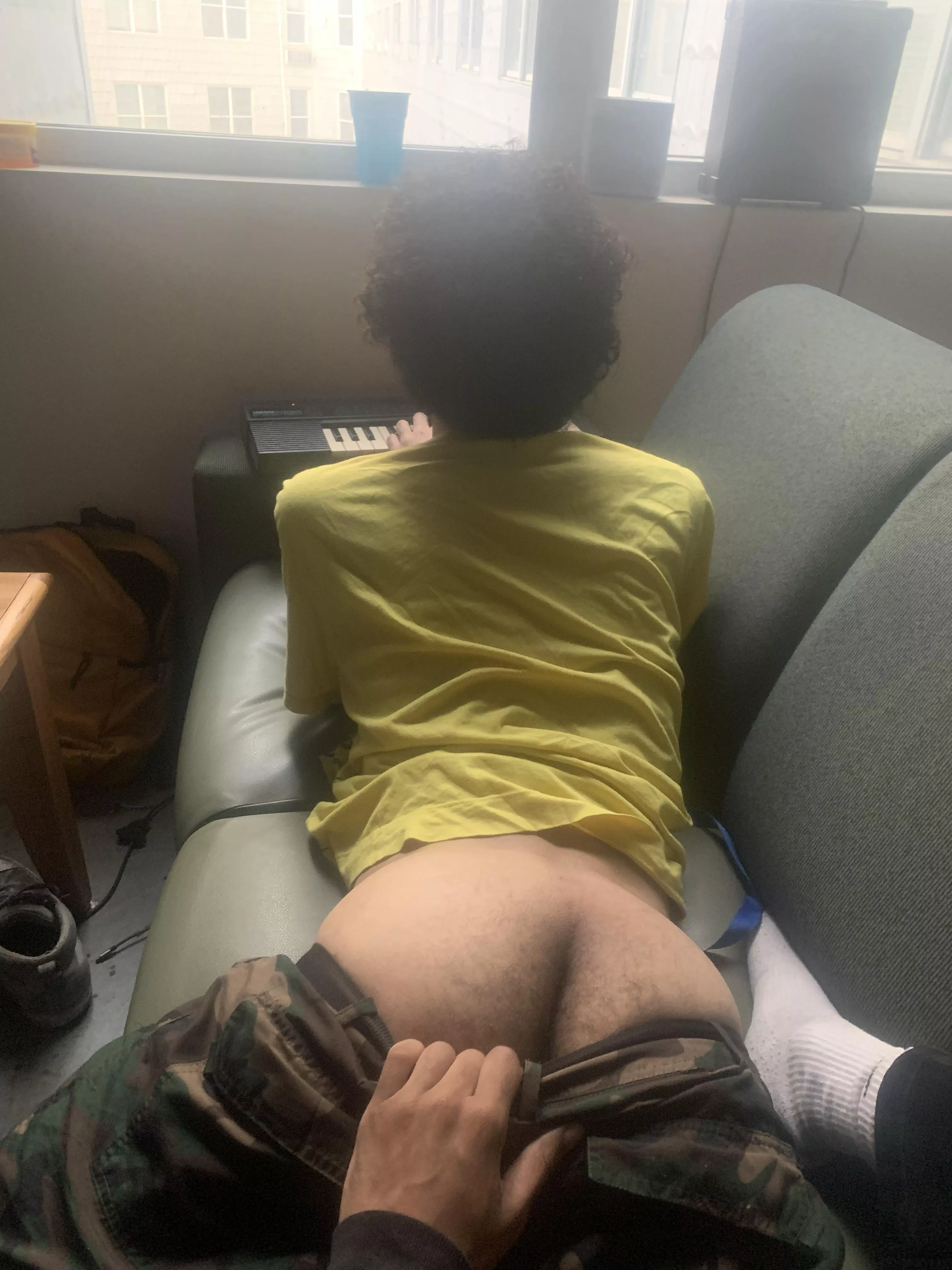 roommate always distracting me 🤦🏻‍♂️