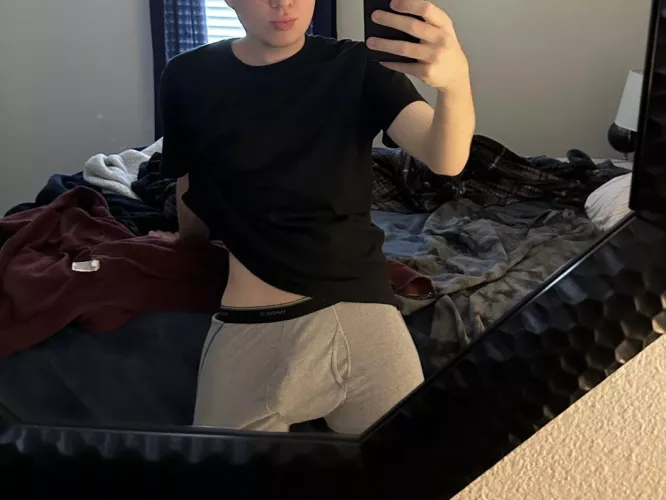 Who likes my twink bulge