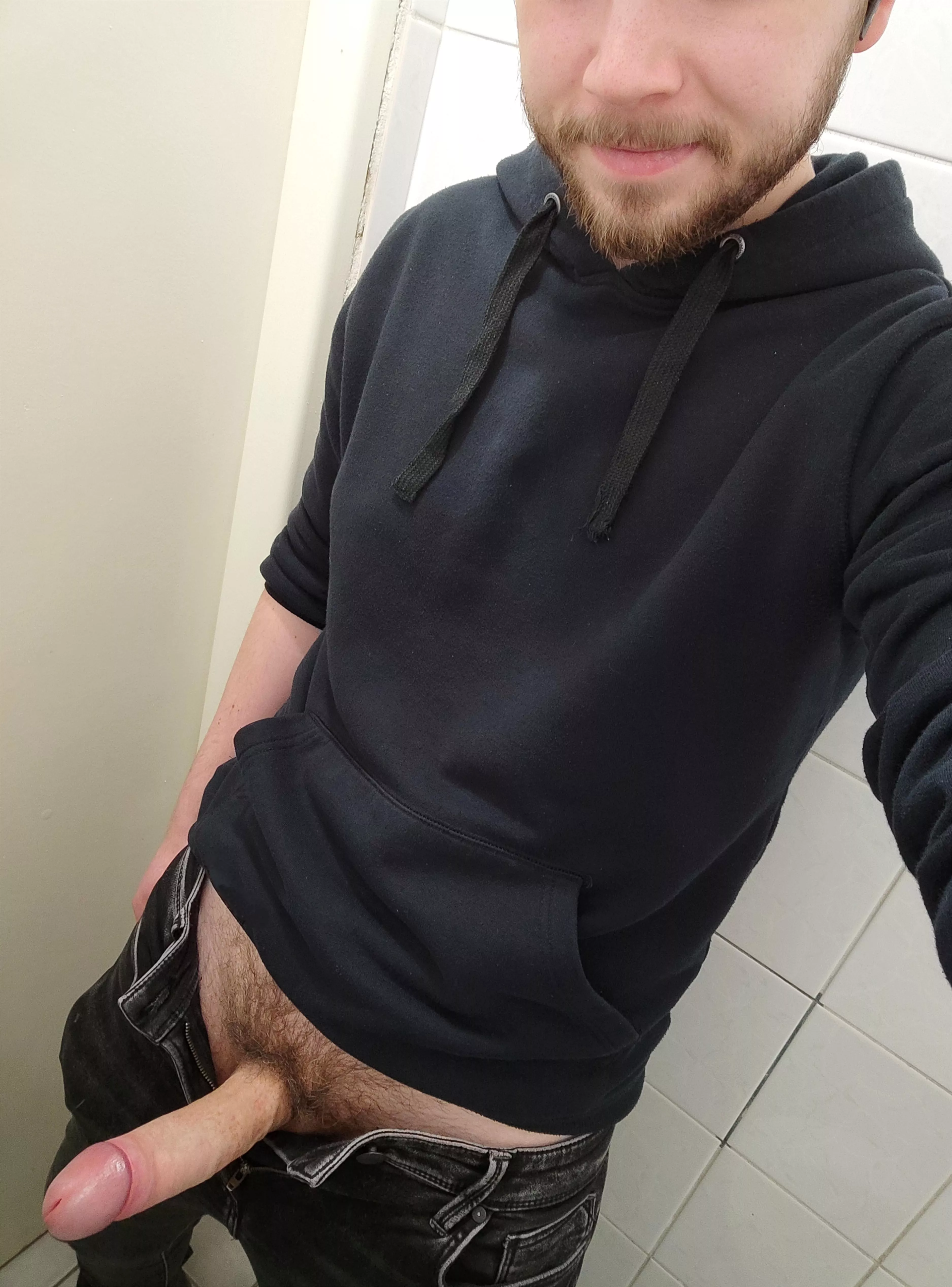 Who wants a thick load? 💦