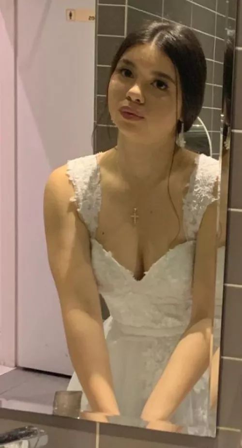 would love to rip that dress off