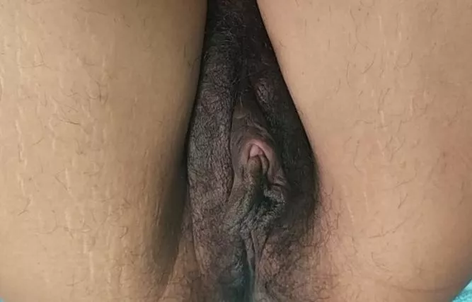 would you eat my hairy pussy 😝