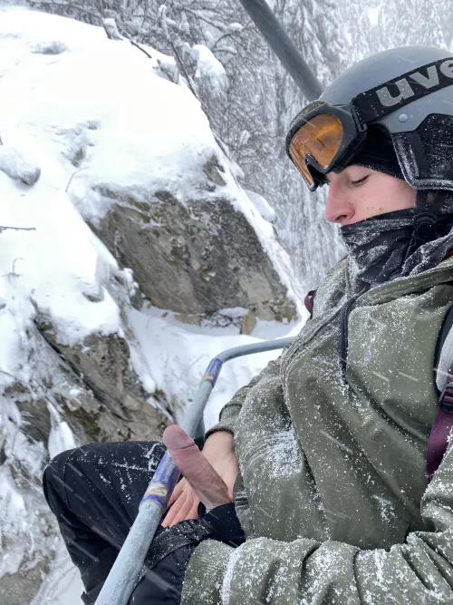 (21) Kinda cold out here, who’s gonna keep me warm bros?😏