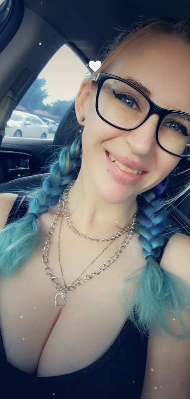 cant help that this shirt shows so much cleavage 😂