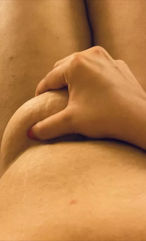 Come squish my stuffed tummy! 🥰