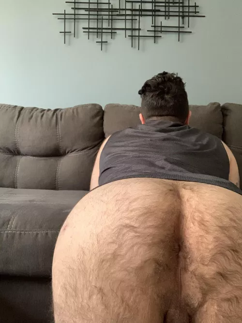 Dm me and comment about how you want to destroy my hairy ass 😈