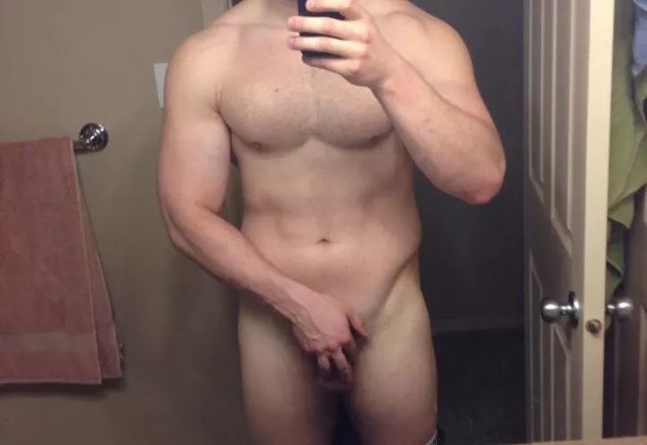 Fit (m)uscular dom seeks submissive woman