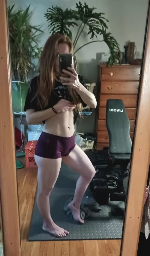 Getting some muscle definition in my stomach and legs from working out at home (F)