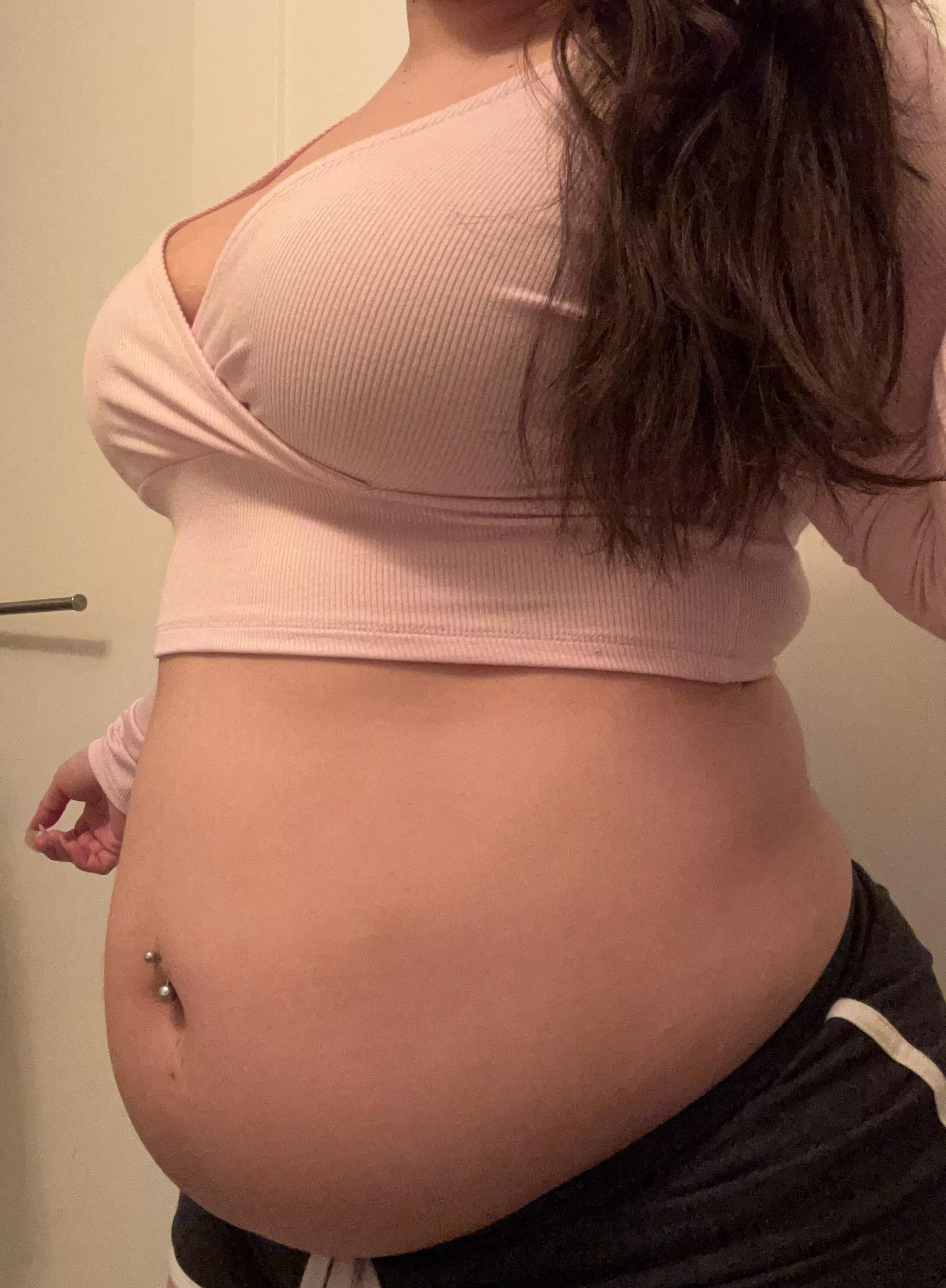 Good girls let their guts hang out😜