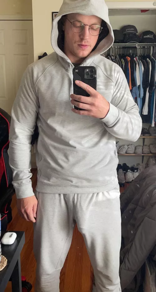 grey sweats 😈