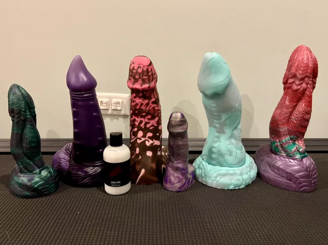 Here’s 24 lbs of dildos! 😂❤️ M Orochi, L Demon Dick, L Archer, S Archer, XL Nox, XL Orochi