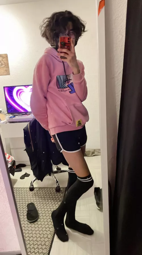Hi! French femboy here