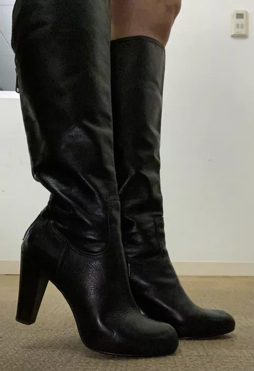I embrace my life with these beautiful Frye heeled boots on, and my heart as wide as the world.