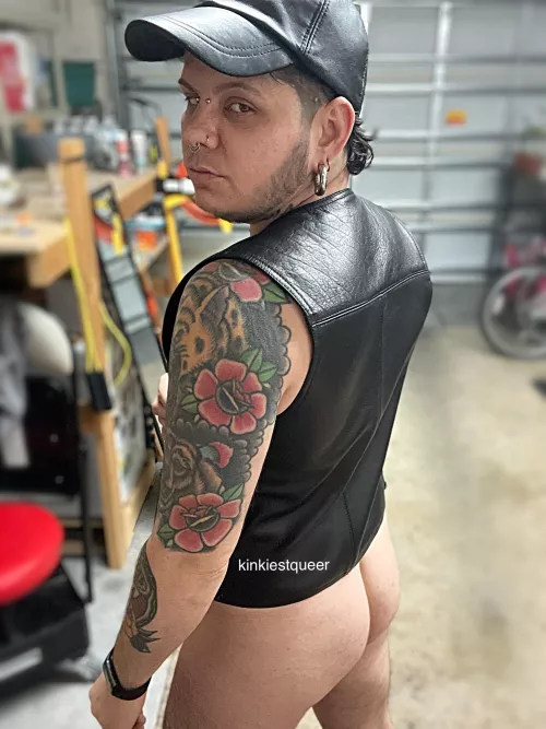 I’m bored. Come eat my ass. 🐷