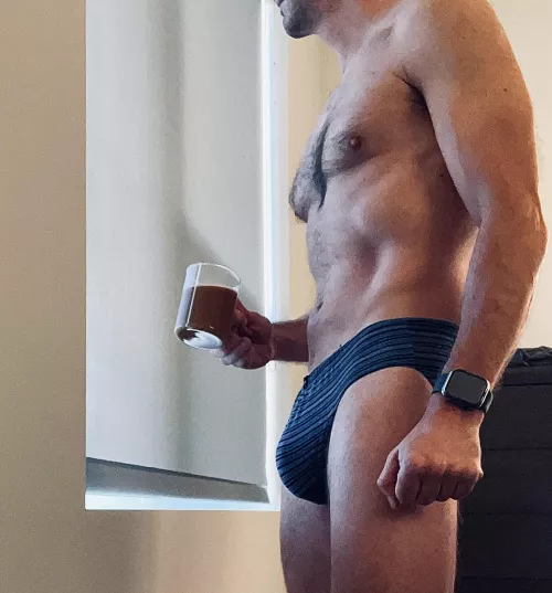 Just checking out the new neighbors, hopefully they like how I greet new people 😉