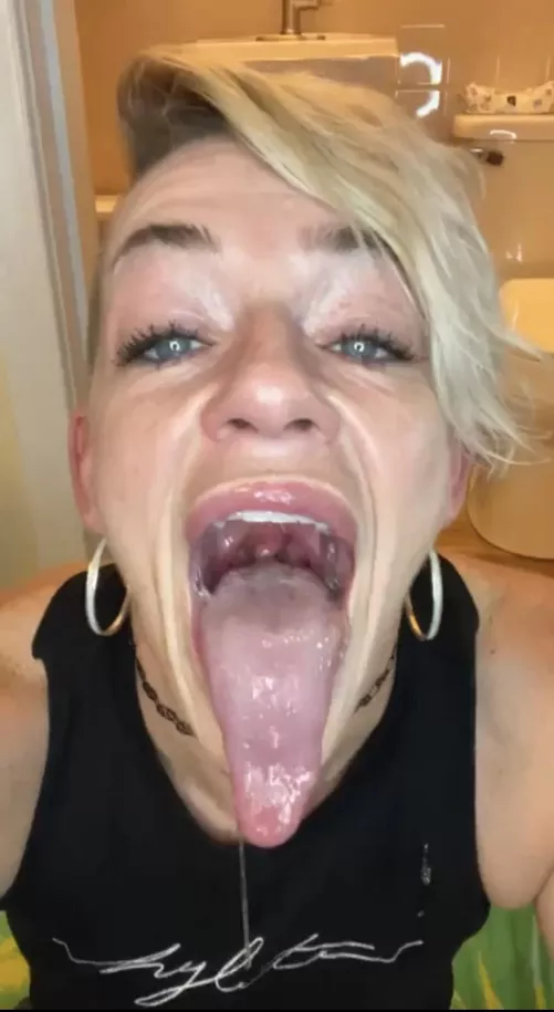 Just hand my hand down my throat [oc]