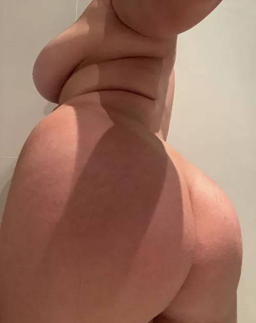 Let me sit on your face while you enjoy this 🍑