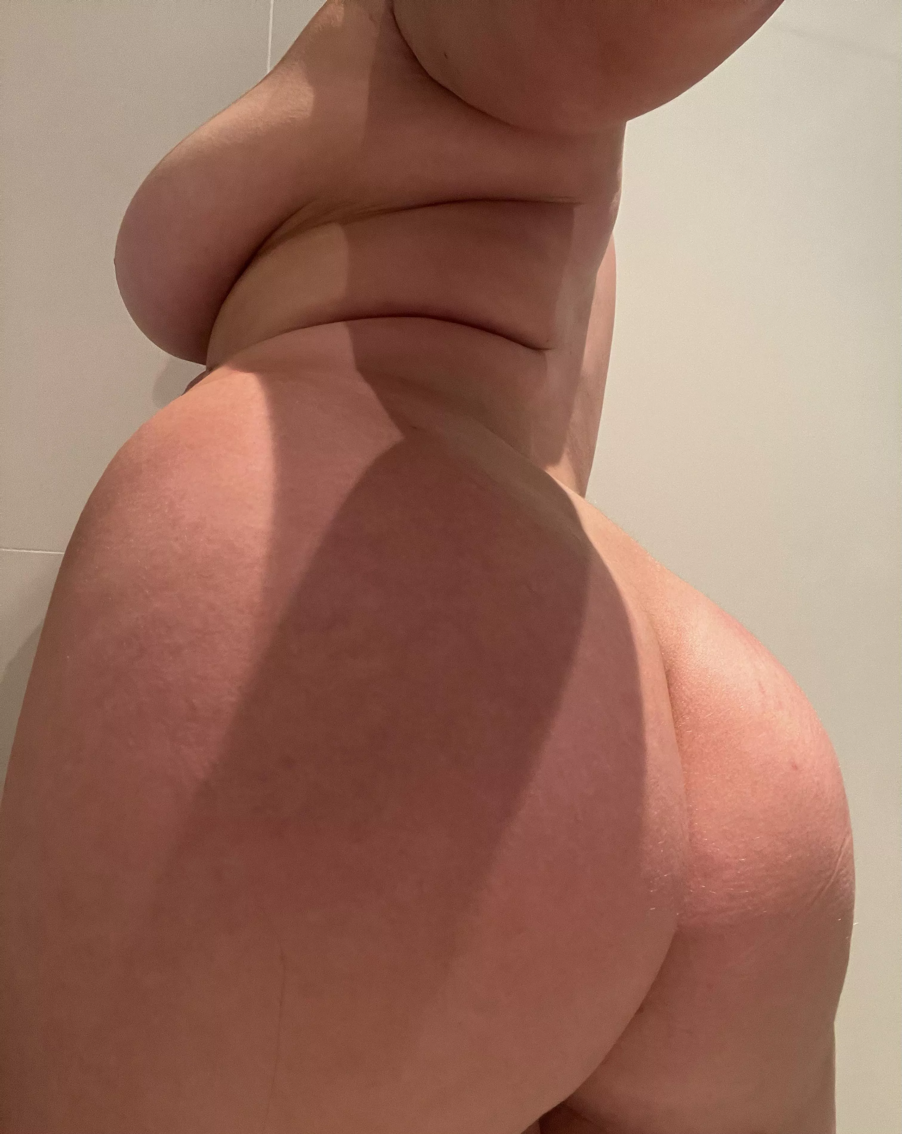 Let me sit on your face while you enjoy this 🍑