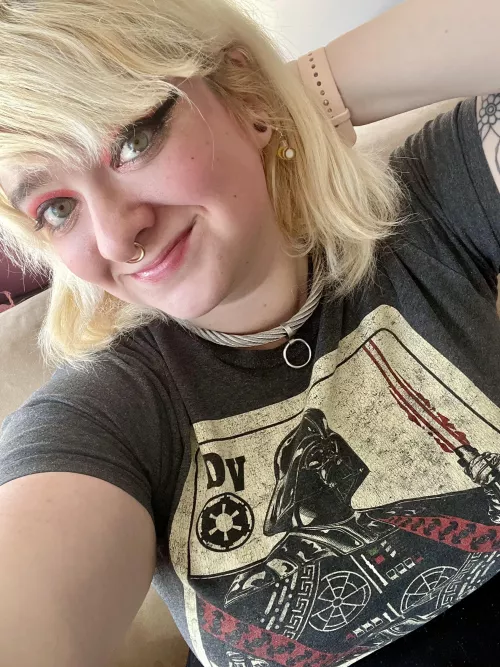 Off to work slinging beers before I go see Master and my sis tonight. 💕