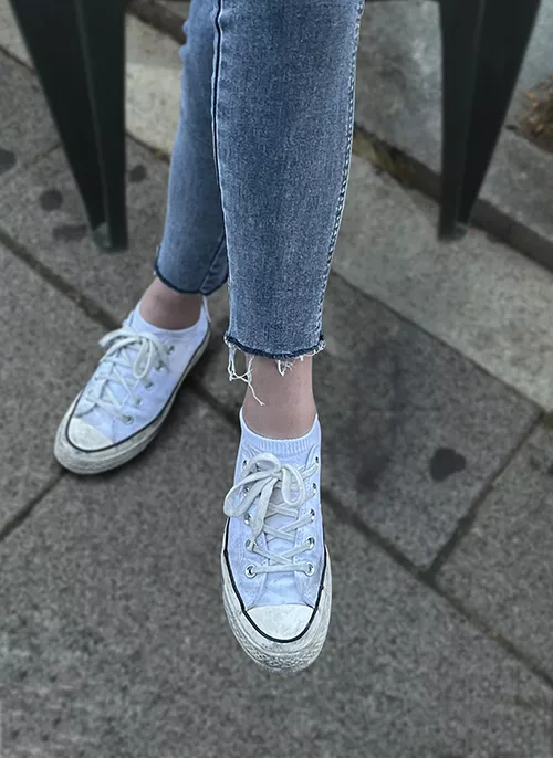 SELLING 4000+ PICTURES COLLECTION OF CONVERSE ON GIRLS. THIS JUST A SAMPLE.