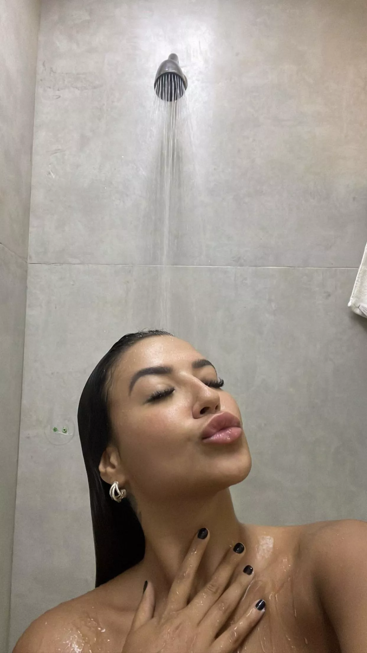 Shower pout