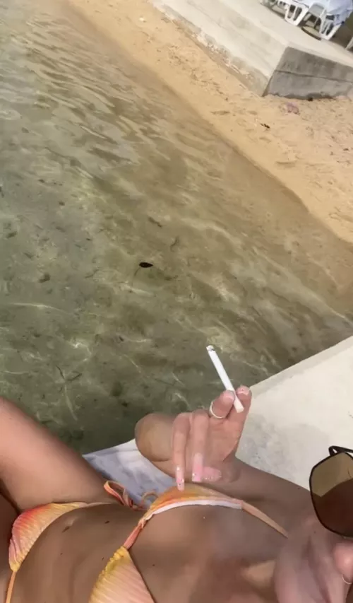 Smoking in bikinis>