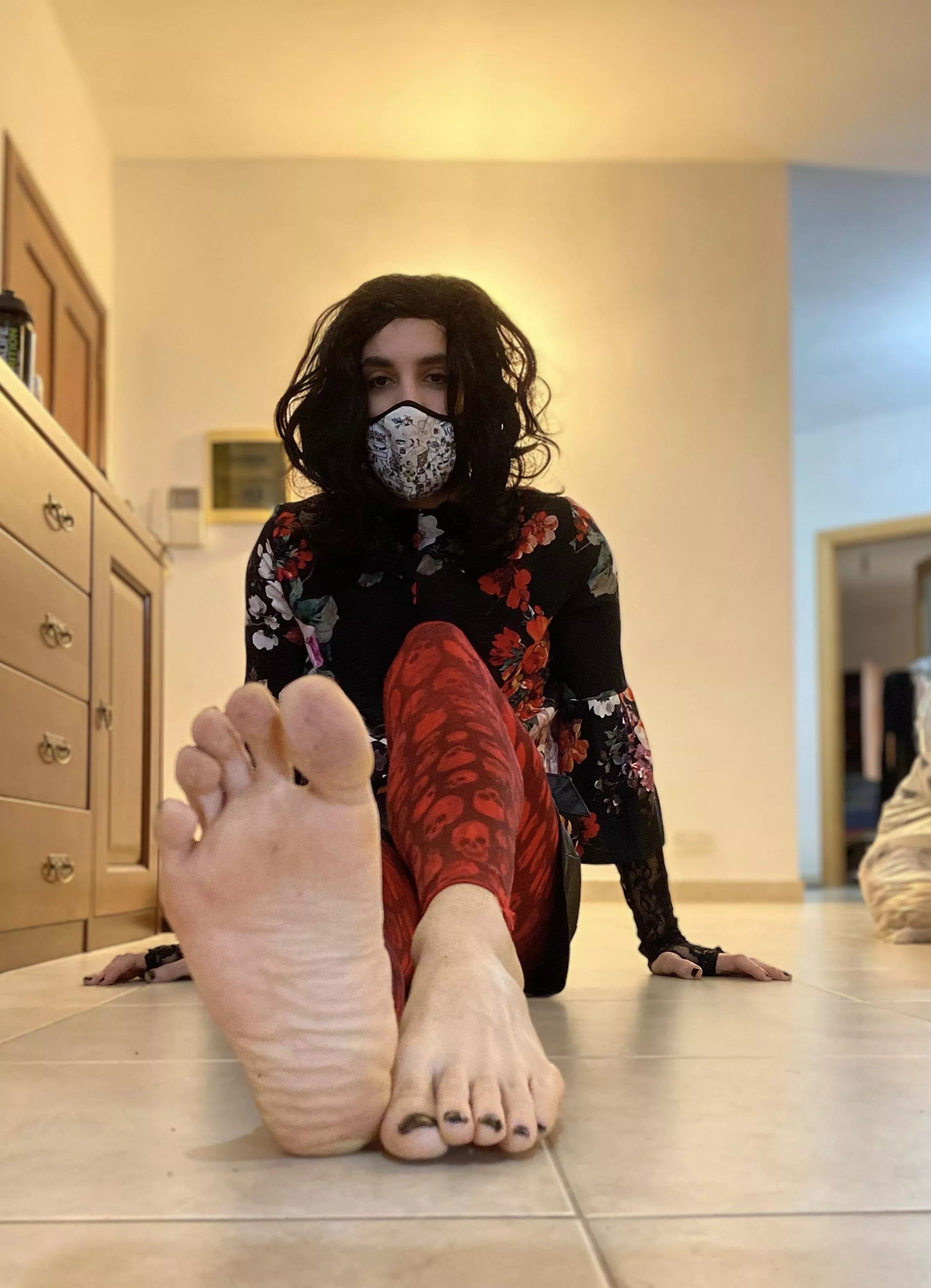 Some femboy toes for your viewing pleasure 🥰