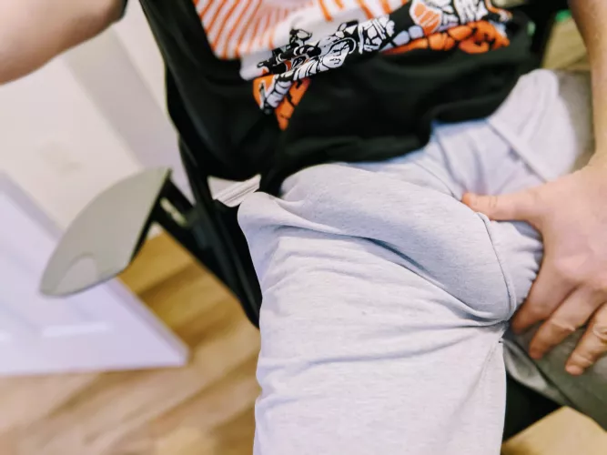 These Lulu sweats don't leave much to imagination 😜