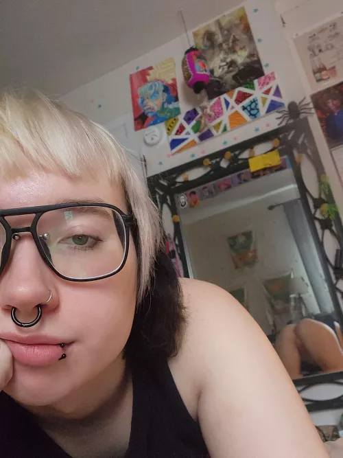 Totally normal average everyday selfie, yaknow