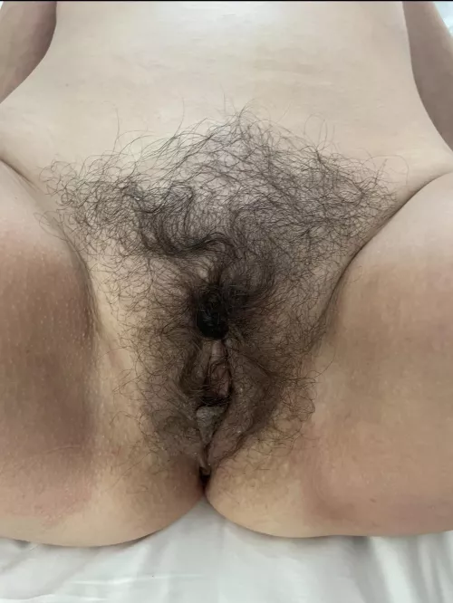 Untamed mom pussy in search of a slippery tongue