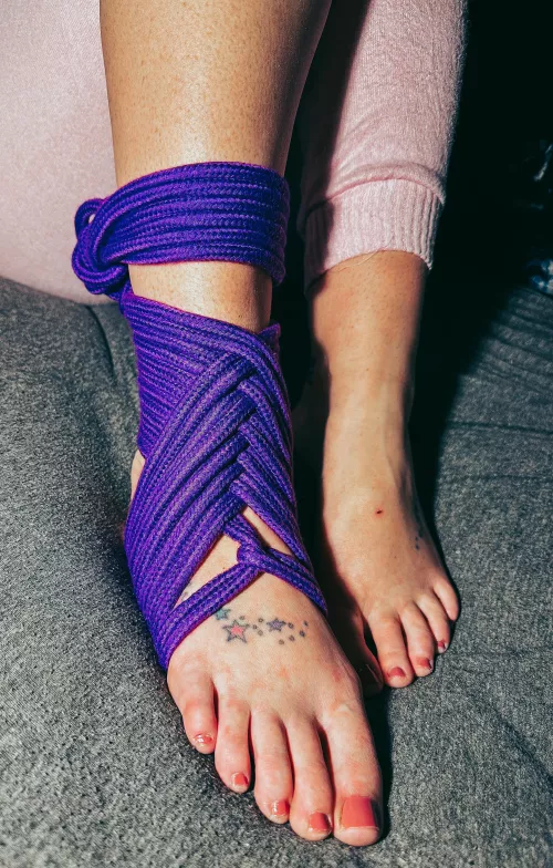 Very first time trying anything on my ankle/feet! Be nice.